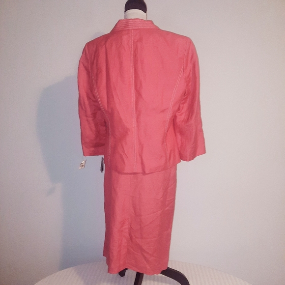 Size 16 Skirt Suit - Picture 2 of 12